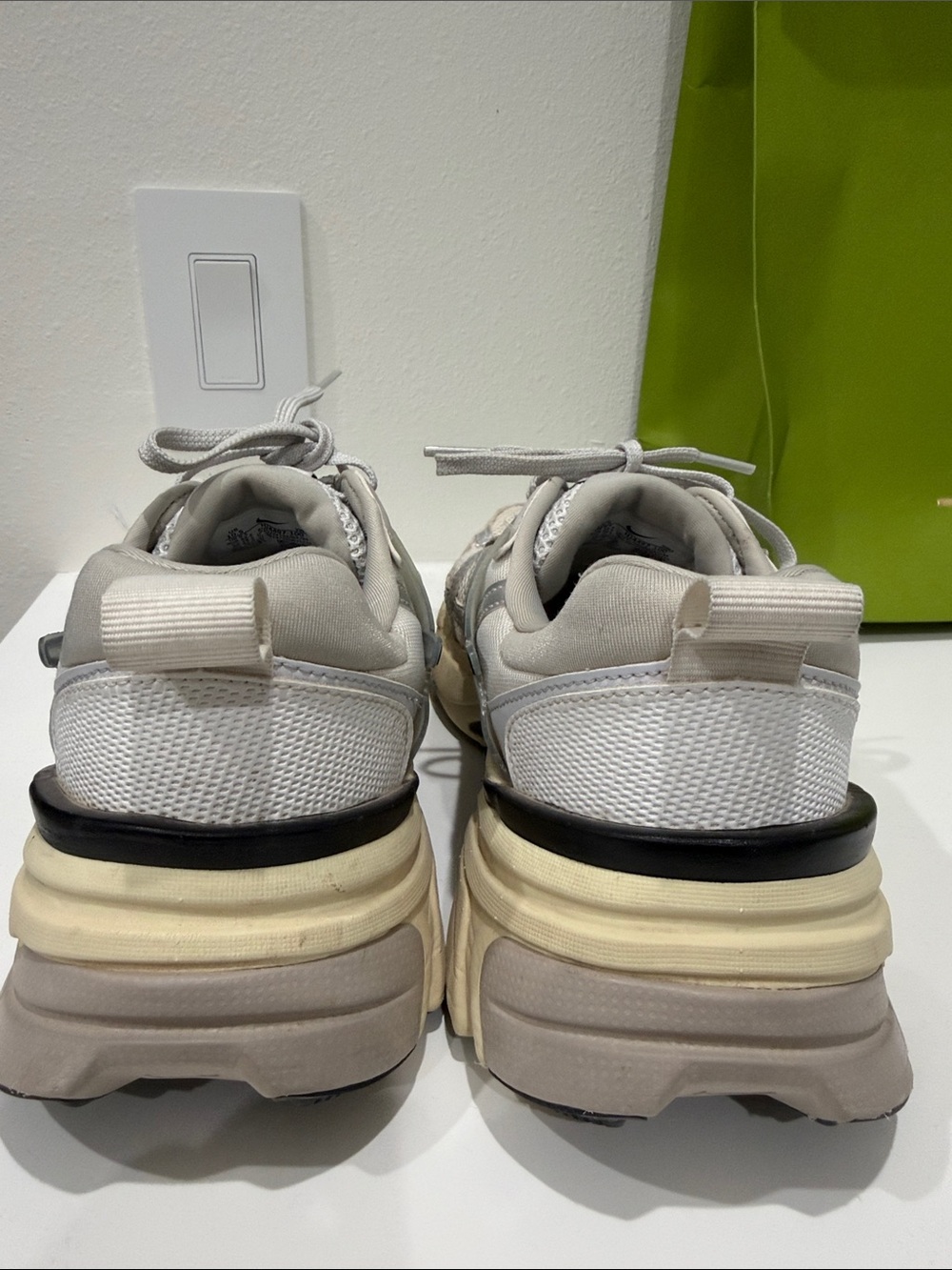 Nike V2K RUN - Picture 3 of 6